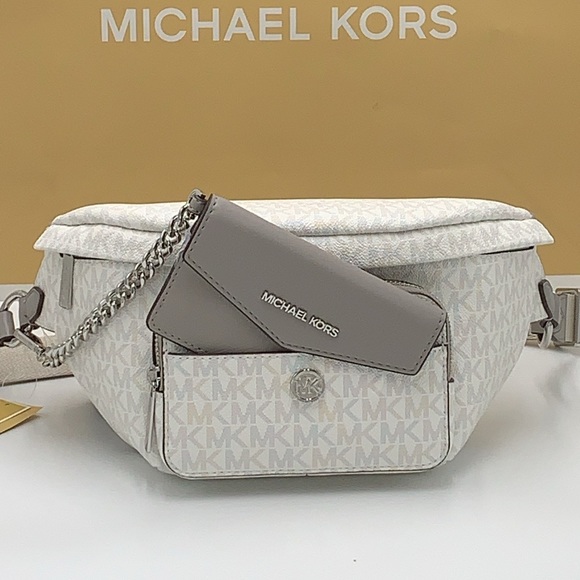 MICHAEL KORS
Maisie Large Logo 2-in-1 Sling Pack
Optic White/Silver 
NWT - Picture 14 of 16